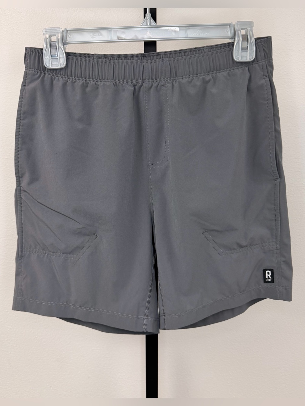 Rhone Essentials Men's Gray Hybrid Athletic Shorts with Pockets Size S